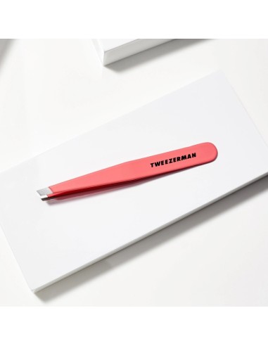 Tweezerman Mini Slant Tweezer Geranium mini pinceta Tweezerman Mini Slant Tweezer Geranium mini pinceta