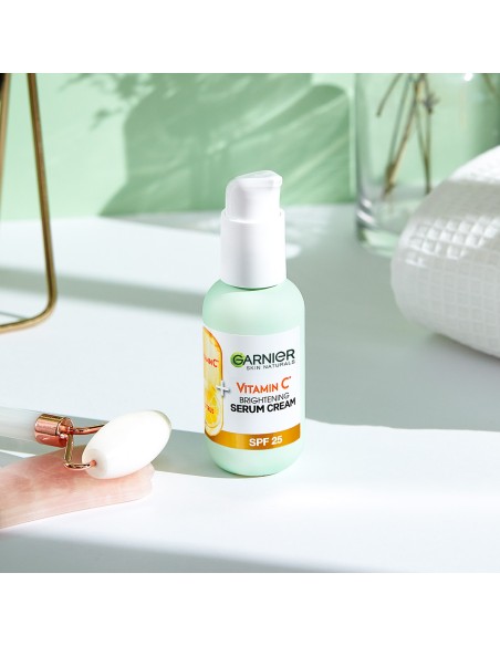 Garnier Vitamin C* 2U1 Serum-krema za blistavu kožu SPF25 Garnier Vitamin C* 2U1 Serum-krema za blistavu kožu SPF25