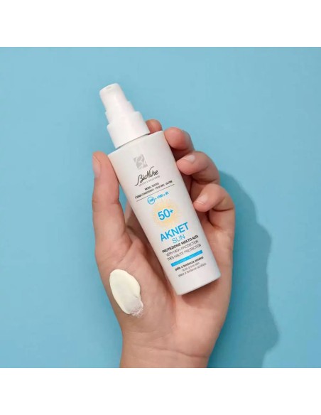 Bionike Aknet Sun Fluid SPF50+ UV zaštita lagane fluidne teksture (Very high protection) Bionike Aknet Sun Fluid SPF50+ UV zaštita lagane fluidne teksture (Very high protection)