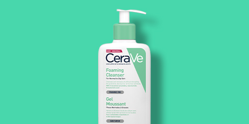 Pakiranje CeraVe Pjenušavog gela za čišćenje normalne do masne kože dostupno je u veličini od 236 ml i 473 ml